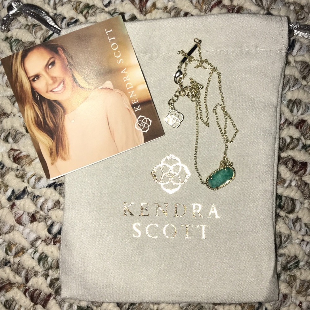 Kendra Scott necklace
